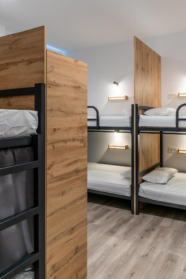 Four Rooms Hostel Луго Экстерьер фото