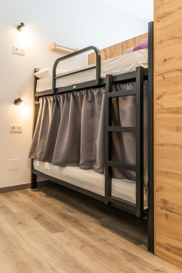 Four Rooms Hostel Луго Экстерьер фото