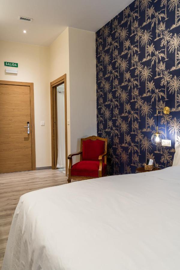 Four Rooms Hostel Луго Экстерьер фото