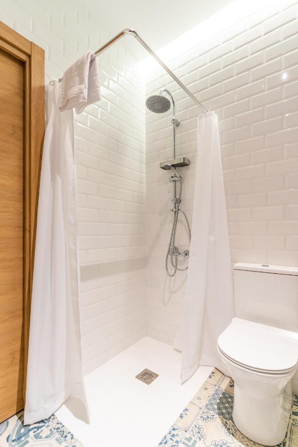 Four Rooms Hostel Луго Экстерьер фото