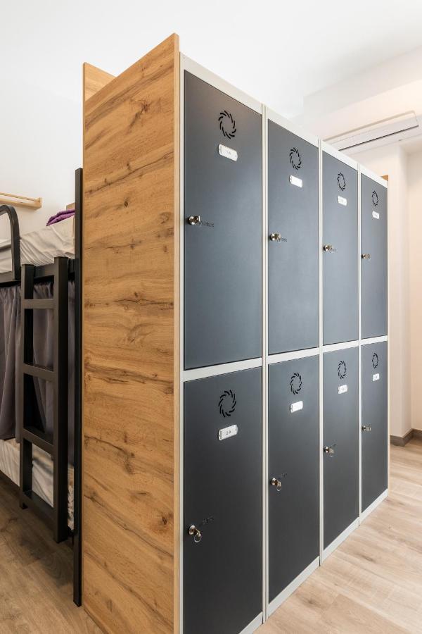 Four Rooms Hostel Луго Экстерьер фото