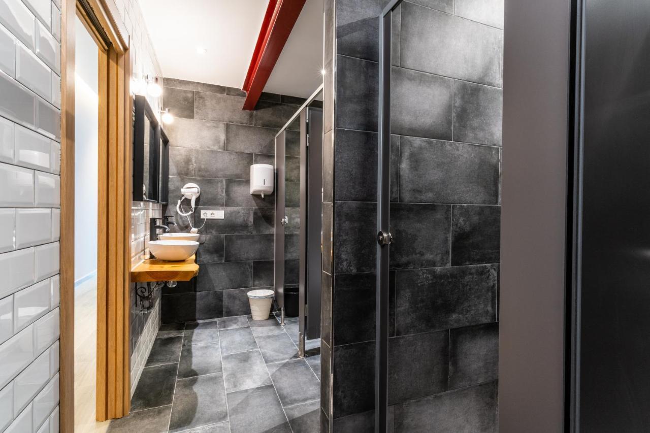 Four Rooms Hostel Луго Экстерьер фото